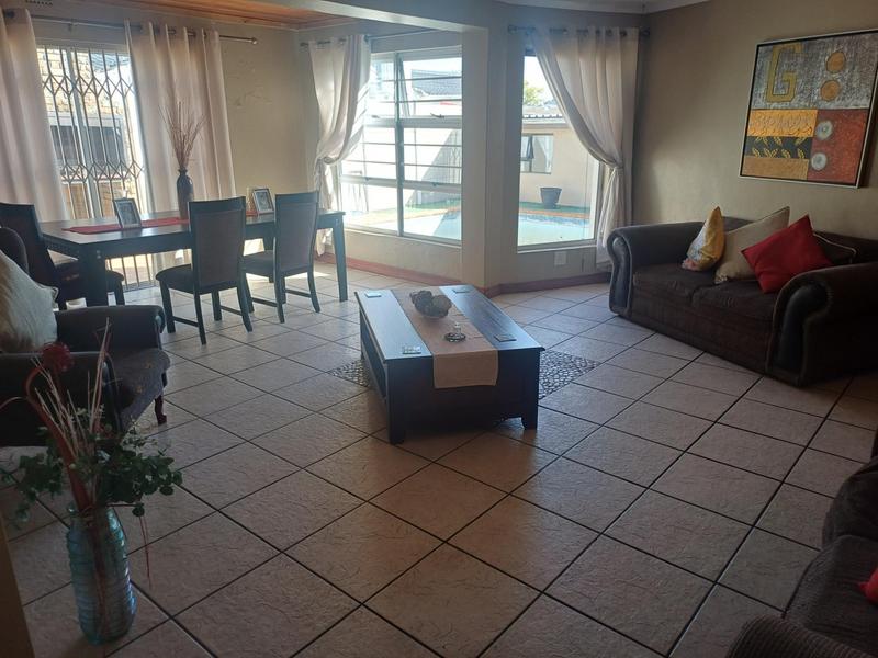 2 Bedroom Property for Sale in Ravensmead Western Cape